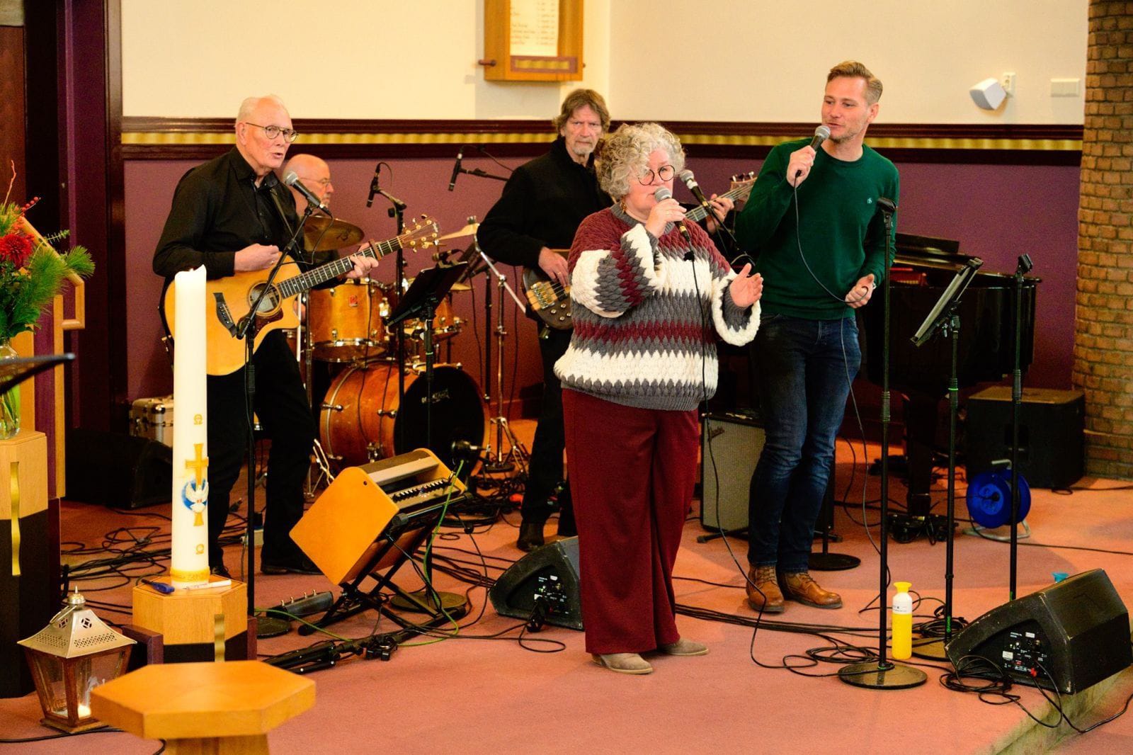 All Generations gospel band tijdens een optreden